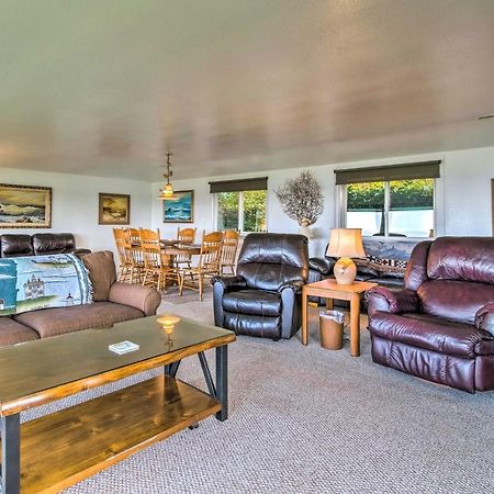 Cliffside Lighthouse Beach Home With Ocean View 쿠스베이 외부 사진