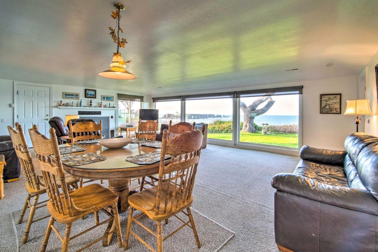 Cliffside Lighthouse Beach Home With Ocean View 쿠스베이 외부 사진