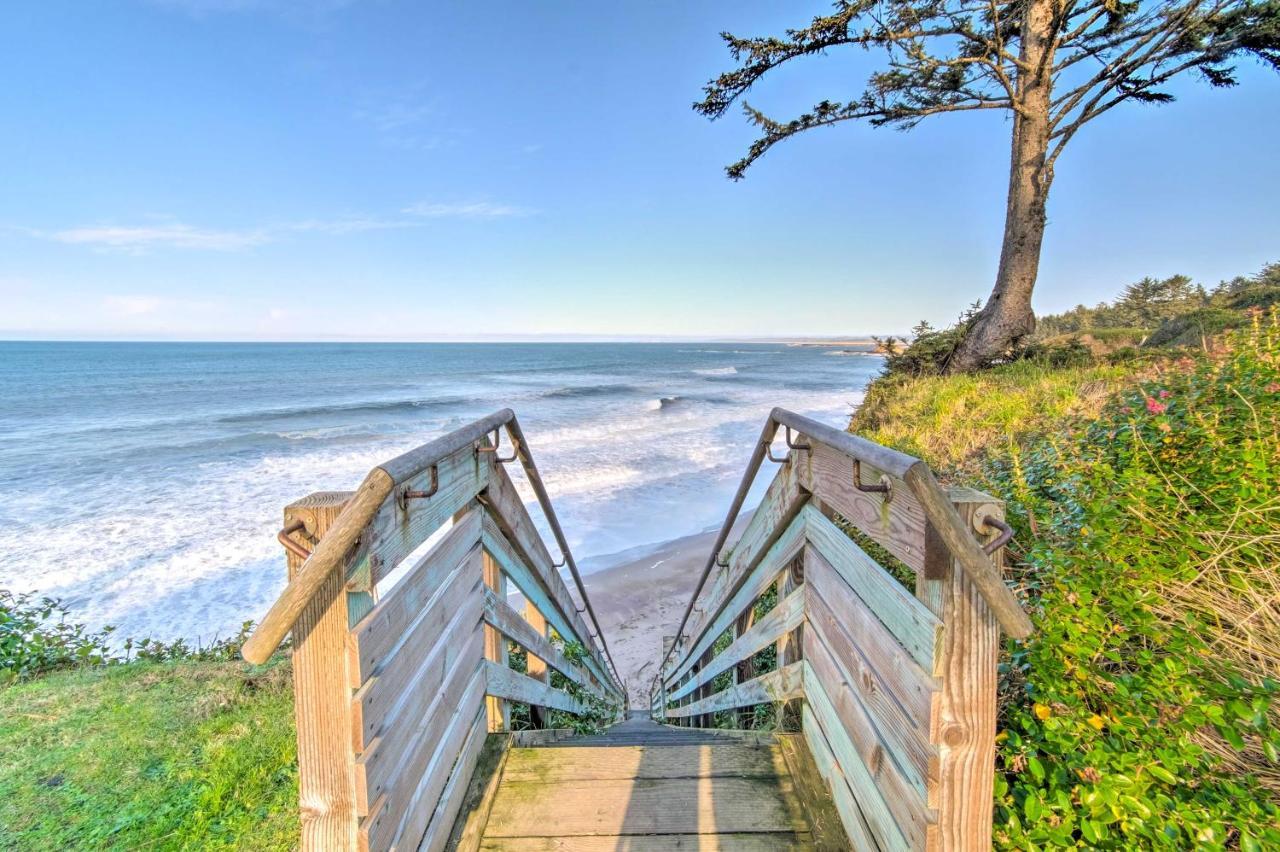 Cliffside Lighthouse Beach Home With Ocean View 쿠스베이 외부 사진