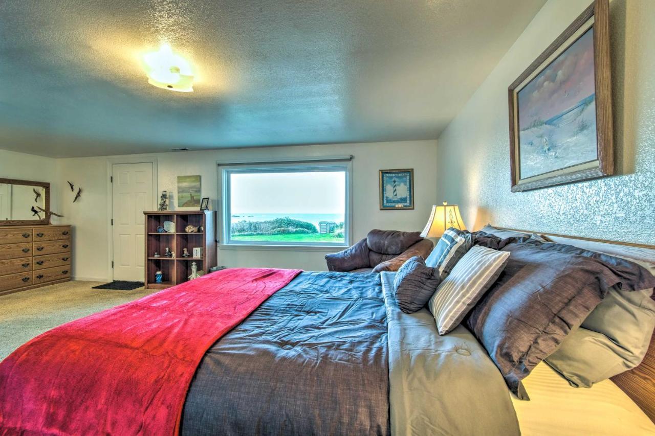 Cliffside Lighthouse Beach Home With Ocean View 쿠스베이 외부 사진